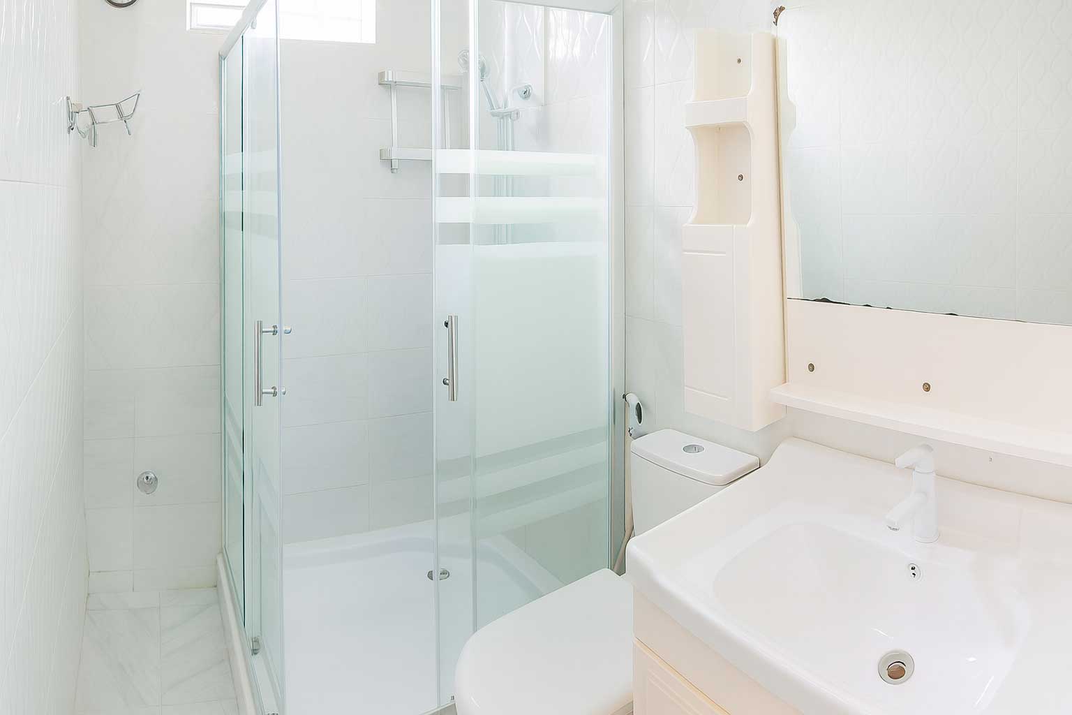 Mountain View Room bathroom